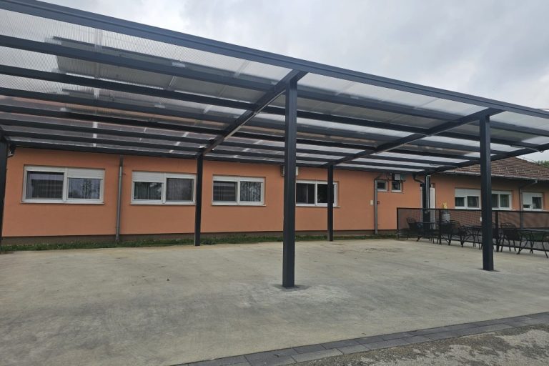 Izgrađena nadstrešnica za smještaj vozila